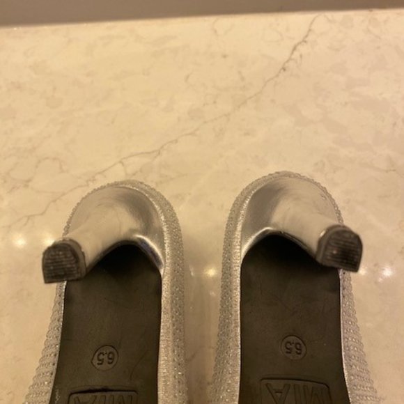 NEW Mia Silver Heels - Picture 5 of 5